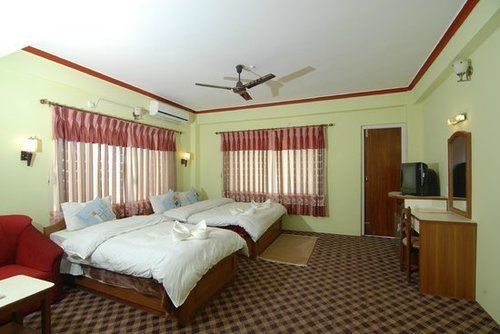Hotel Lake House Покхара Экстерьер фото